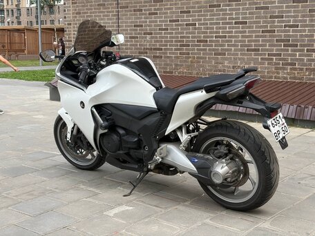 2013 Honda VFR 1200, белый, 820000 рублей, вид 4