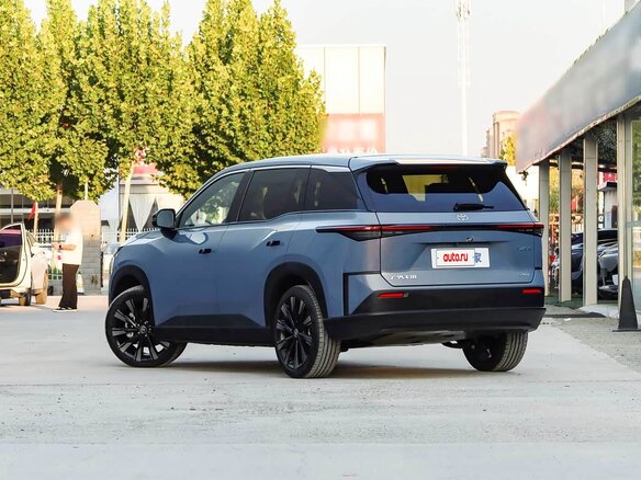 2026 Toyota bZ3X 67.9 kWh, голубой, 3100000 рублей - вид 3