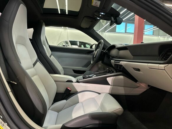 2024 Porsche 911 Carrera VIII (992) Рестайлинг, серый, 16900000 рублей - вид 19