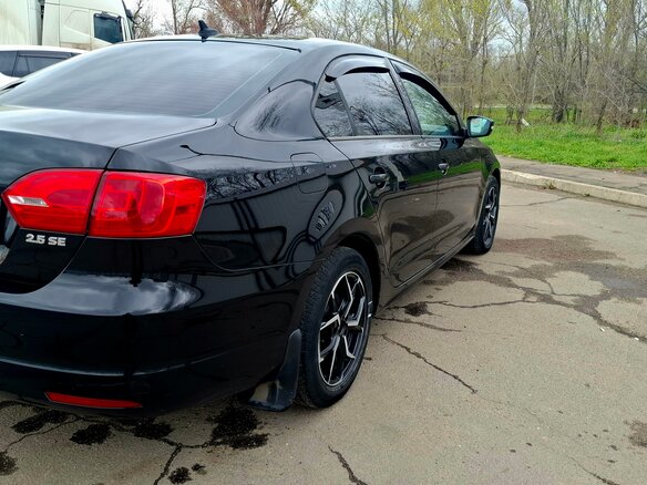 2011 Volkswagen Jetta VI, чёрный, 1100000 рублей - вид 2