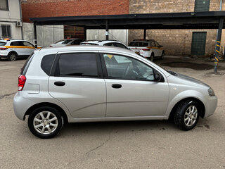 2007 Chevrolet Aveo I, серебристый, 400000 рублей, вид 2