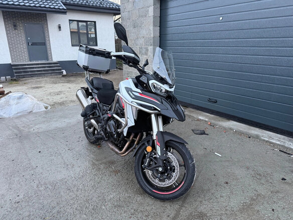 2023 Benelli TRK 702, белый, 550000 рублей