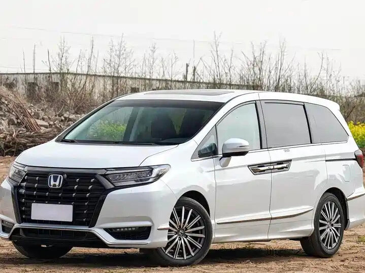 Открыть фотографии: Honda Elysion II Рестайлинг 2