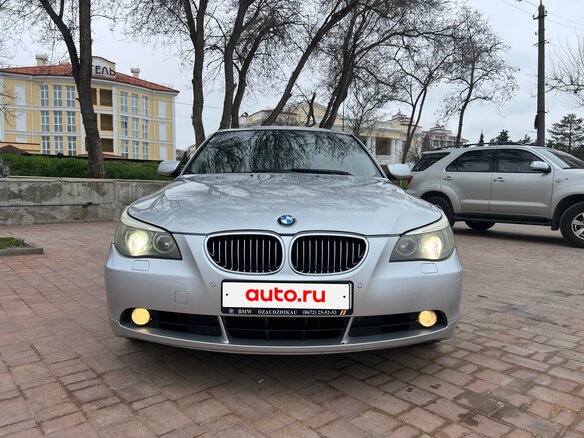 2004 BMW 5 серии 520i V (E60/E61), серебристый - вид 1