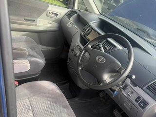 2002 Toyota Voxy I (R60), синий, 430000 рублей, вид 4