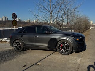 2020 Audi Q8 55 TFSI I (4M), серый, 6290000 рублей, вид 2