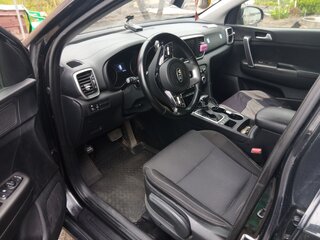 2021 Kia Sportage IV Рестайлинг, чёрный, 2050000 рублей, вид 5