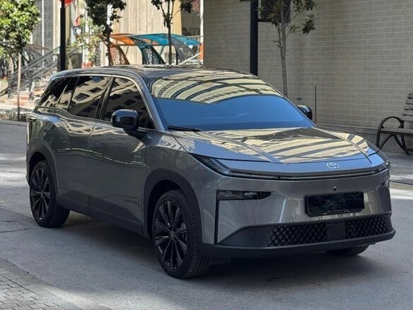 2026 Toyota bZ3X 58.3 kWh, серый, 2730000 рублей