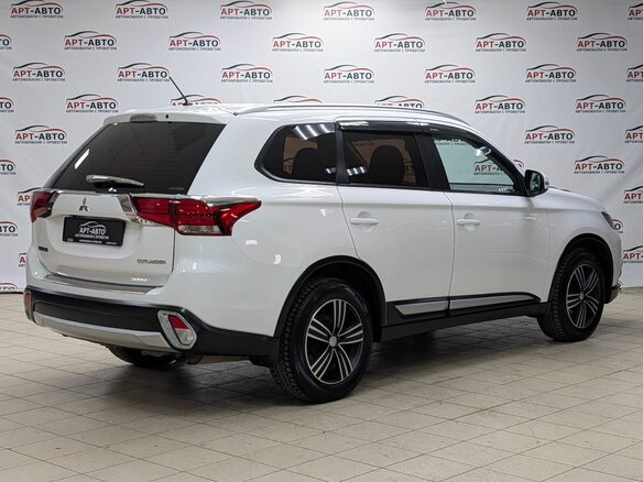 2015 Mitsubishi Outlander III Рестайлинг 2, белый - вид 5
