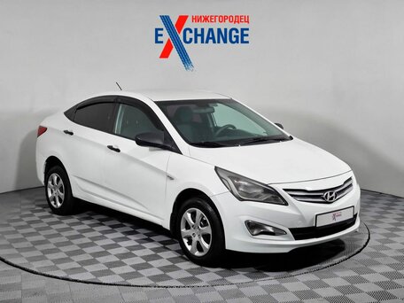 2015 Hyundai Solaris I Рестайлинг, белый, 899000 рублей, вид 3