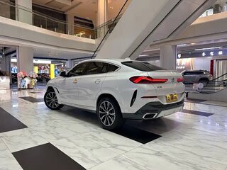 2022 BMW X6 30i III (G06), белый, 6431000 рублей, вид 3