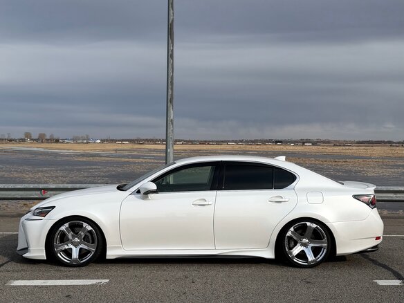 2018 Lexus GS 300h IV Рестайлинг, белый, 3500000 рублей - вид 4