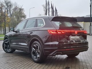 2026 Volkswagen Touareg III Рестайлинг, чёрный, 13480000 рублей, вид 3