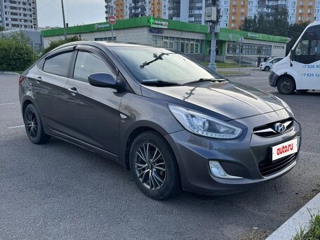 2013 Hyundai Solaris I, чёрный, 720000 рублей, вид 3