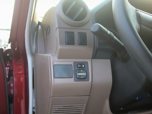 2026 Toyota Land Cruiser 71 70 Series Рестайлинг 2, красный, 10400000 рублей - вид 13