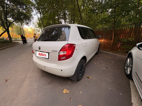2013 Skoda Fabia II Рестайлинг, белый, 480000 рублей, вид 5