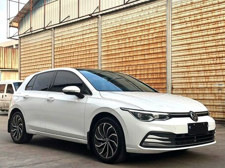 2023 Volkswagen Golf VIII, белый, 1830000 рублей, вид 3