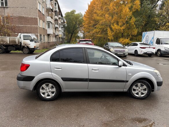 2008 Kia Rio II, серебристый, 550000 рублей - вид 1