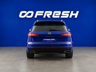 2023 Volkswagen Touareg III, синий, 8149077 рублей, вид 4
