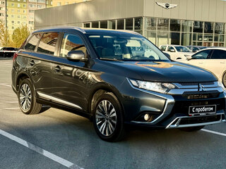 2019 Mitsubishi Outlander III Рестайлинг 3, серый, 2200000 рублей, вид 4