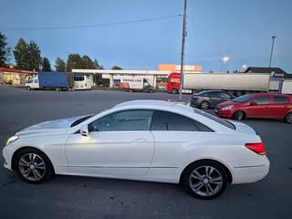 2013 Mercedes-Benz E-Класс 200 IV (W212, S212, C207) Рестайлинг, белый, 1800000 рублей, вид 3