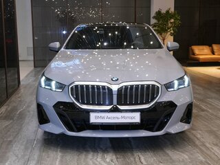 2024 BMW 5 серии 530i xDrive VIII (G60/G61/G68), серый, 7535000 рублей, вид 2