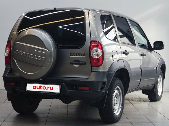 2016 Chevrolet Niva I Рестайлинг, серый, 630000 рублей - вид 4