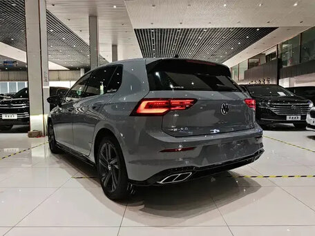 2023 Volkswagen Golf VIII, серый, 1920000 рублей, вид 4