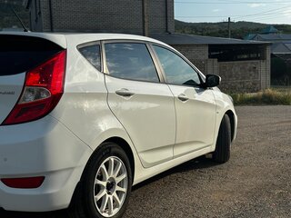 2011 Hyundai Solaris I, белый, 935000 рублей, вид 4
