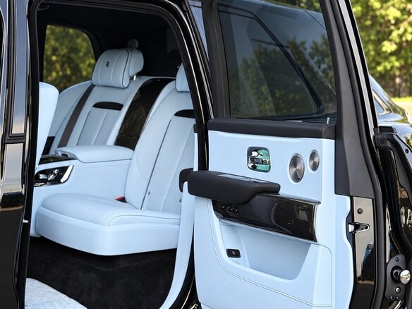2025 Rolls-Royce Cullinan Black Badge I Рестайлинг (Series II), чёрный, 67000000 рублей - вид 7