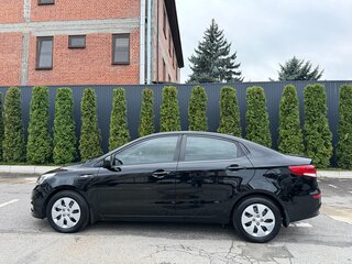 2017 Kia Rio III Рестайлинг, чёрный, 1300000 рублей, вид 4