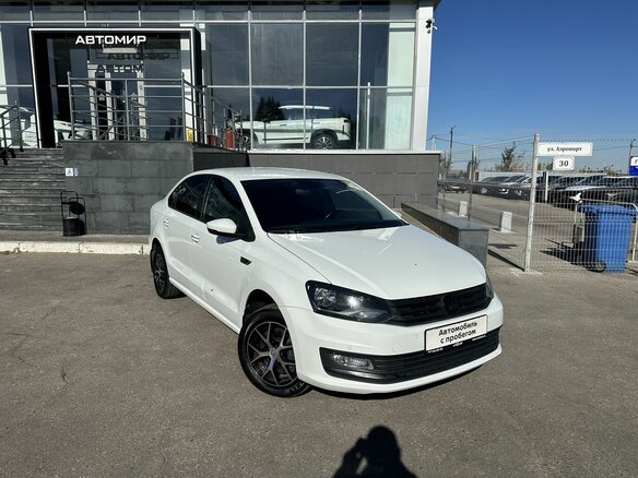 2016 Volkswagen Polo V Рестайлинг, белый, 920000 рублей - вид 2
