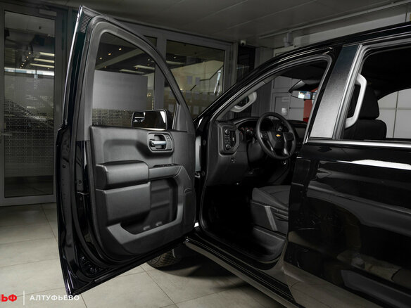 2025 Chevrolet Silverado Crew Cab IV (T1XX) Рестайлинг, чёрный, 7000000 рублей - вид 7
