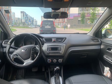 2017 Kia Rio III Рестайлинг, белый, 720000 рублей, вид 5