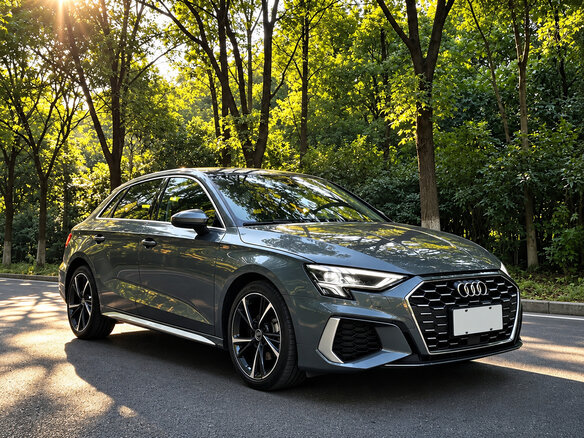 2023 Audi A3 Sportback 35 TFSI IV (8Y), серый, 2320911 рублей - вид 2