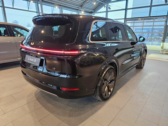2025 Li Auto (Lixiang) L9 52.3 kWh I Рестайлинг, чёрный - вид 1