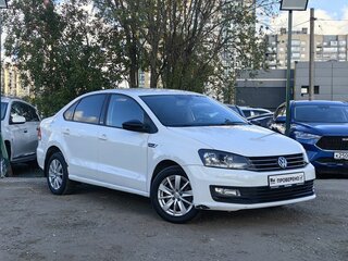 2017 Volkswagen Polo V Рестайлинг, белый, 819000 рублей, вид 3