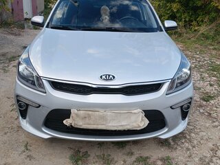 2019 Kia Rio IV, серебристый, 1580000 рублей, вид 1