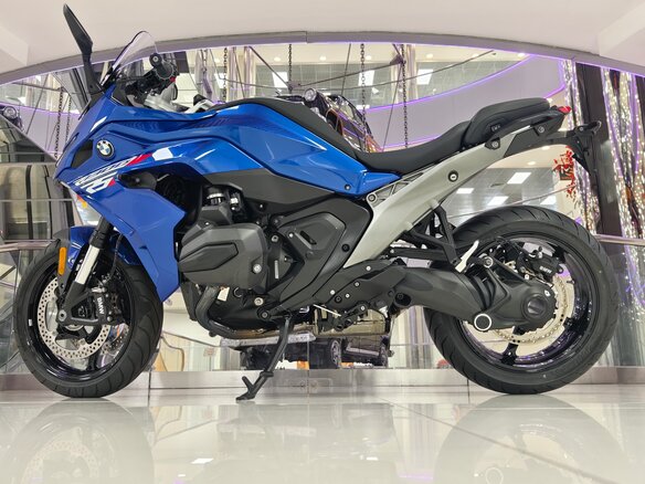 2025 BMW R 1300 RS, синий, 1990000 рублей - вид 3