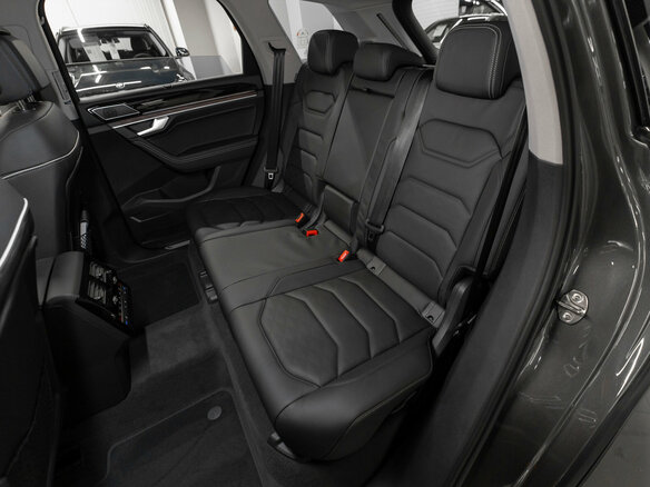 2026 Volkswagen Touareg III Рестайлинг, серый, 12750000 рублей - вид 15