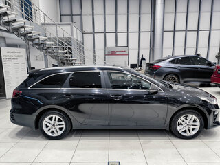 2019 Kia Ceed III, чёрный, 1900000 рублей, вид 4