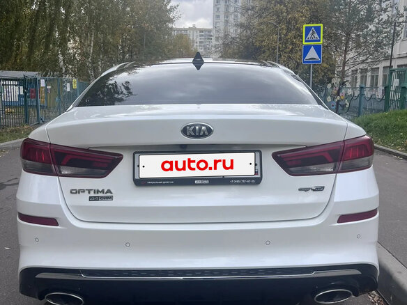 2019 Kia Optima IV Рестайлинг, белый, 1900000 рублей - вид 4