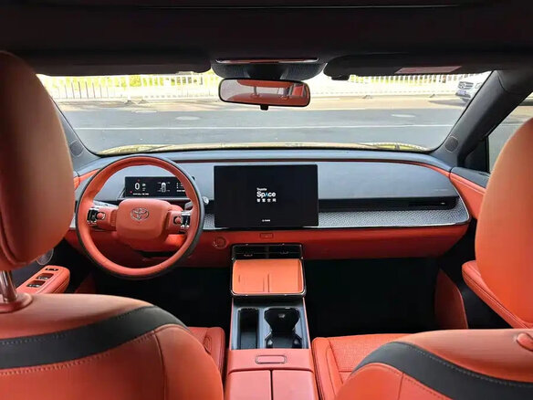 2026 Toyota bZ3X 58.3 kWh, чёрный, 2950000 рублей - вид 6