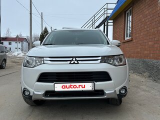 2014 Mitsubishi Outlander III, белый, 1550000 рублей, вид 2