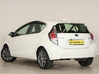 2016 Toyota Aqua I Рестайлинг, белый, 939000 рублей, вид 4