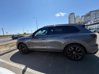 2018 Volkswagen Touareg III, серый, 5050000 рублей, вид 3