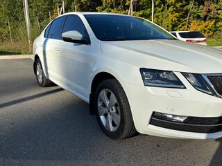 2019 Skoda Octavia III (A7) Рестайлинг, белый, 1830000 рублей, вид 3