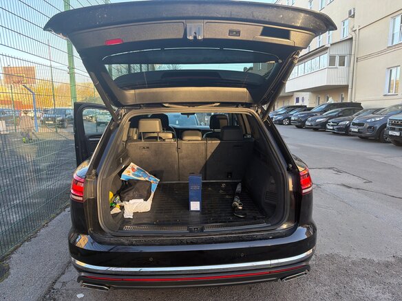 2018 Volkswagen Touareg III, чёрный, 4050000 рублей - вид 8