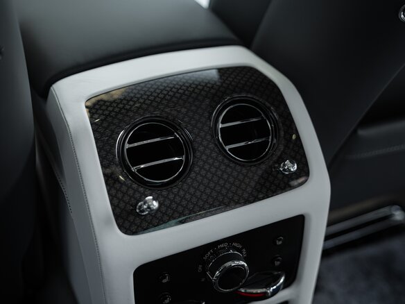 2026 Rolls-Royce Ghost Black Badge II Рестайлинг (Series II), серый, 60400000 рублей - вид 23