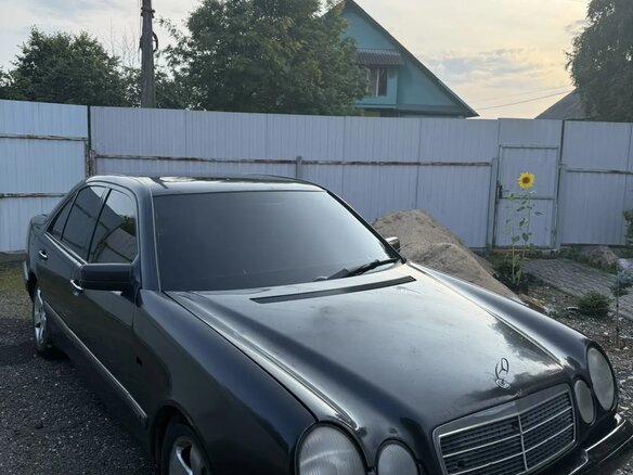1996 Mercedes-Benz E-Класс 230 II (W210, S210), чёрный - вид 3